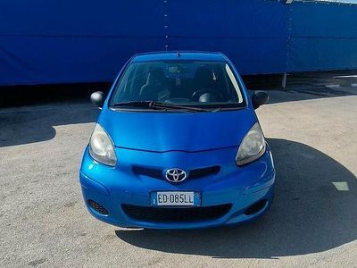 Usata Toyota Aygo 68 CV (50 kW) 2010 Blu Utilitaria