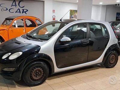 Usata Smart ForFour Pure 74 CV (54 kW) 2005 Nero Utilitaria