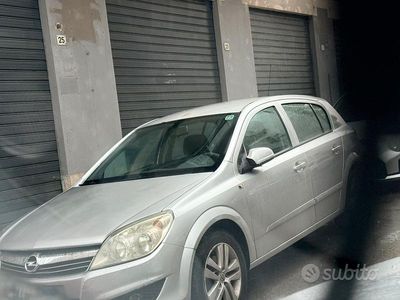 Usata Opel Astra 105 CV (77 kW) 2008 Grigio Berlina