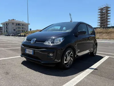 Usata VW up! high up! 60 CV (44 kW) 2019 Nero Utilitaria