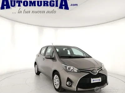 Usata Toyota Yaris Lounge 69 CV (50 kW) 2015 Beige Utilitaria