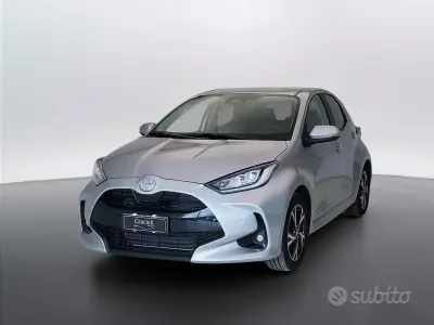 Gebraucht Toyota Yaris Hybrid Trend 92 PS (67 kW) 2024 Grau Limousine