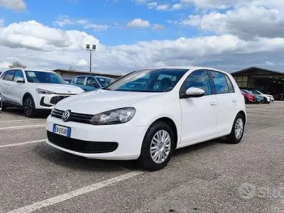 Używany VW Golf VII United 105 KM (77 kW) 2012 Biały Sedan/Limuzyna