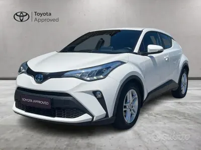 Usata Toyota C-HR Active 122 CV (89 kW) 2023 Bianco SUV