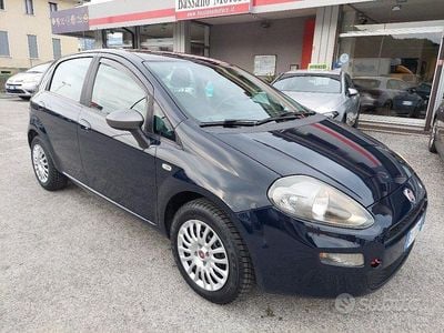 Usata Fiat Punto Young 69 CV (50 kW) 2015 Blu metallizzato Utilitaria