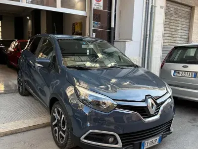 Usata Renault Captur 90 CV (66 kW) 2014 Grigio SUV