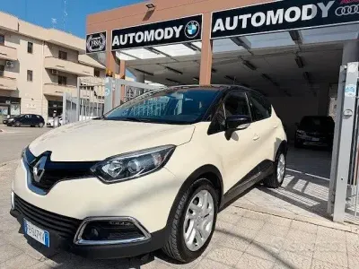 Usata Renault Captur Intens 90 CV (66 kW) 2016 Beige SUV