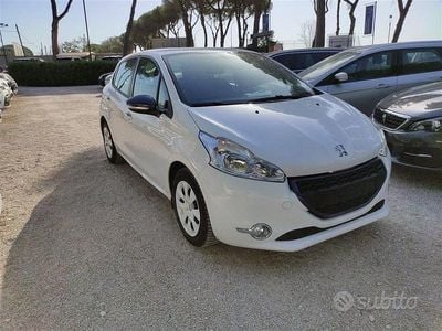 Usata Peugeot 208 68 CV (50 kW) 2015 Bianco banquise Utilitaria
