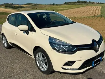 Usata Renault Clio IV 73 CV (53 kW) 2018 Berlina