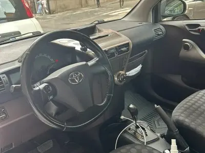 Usata Toyota iQ 99 CV (72 kW) 2009 Bianco Utilitaria