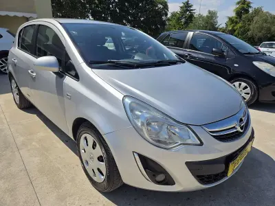 Usata Opel Corsa Edition 86 CV (63 kW) 2012 Argento Utilitaria