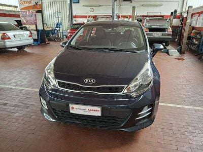 Usata Kia Rio Active 86 CV (63 kW) 2016 Blu/azzurro Utilitaria