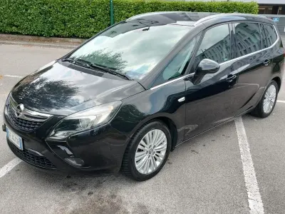 Usata Opel Zafira Tourer 131 CV (96 kW) 2016 Nero Monovolume
