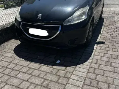 Usata Peugeot 208 82 CV (60 kW) 2012 Nero Utilitaria