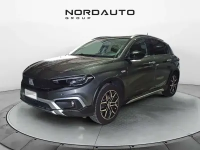 Usata Fiat Tipo Cross 101 CV (74 kW) 2021 Grigio Berlina