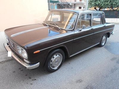Begagnad Lancia Fulvia 85 HK (62 kW) 1975 Brun Sedan