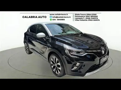 Second-hand Renault Captur Techno 145 CP (106 kW) 2023 Negru SUV