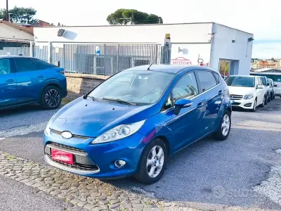 Gebraucht Ford Fiesta Titanium 92 PS (67 kW) 2010 Blau Limousine