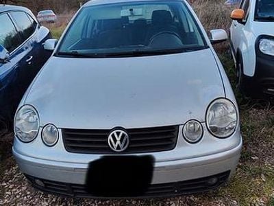 Usado VW Polo Comfortline 75 CV (55 kW) 2004 Gris Utilitario