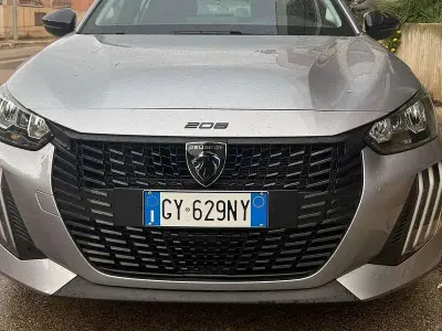 Usata Peugeot 208 Style 75 CV (55 kW) 2025 Grigio Utilitaria