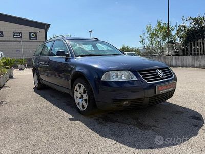 Usata VW Passat 131 CV (96 kW) 2004 Blu Station wagon