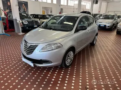 Usata Lancia Ypsilon Platinum 69 CV (50 kW) 2012 Grigio Utilitaria