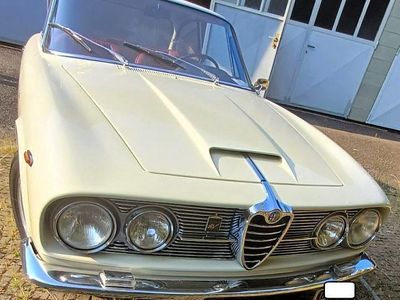 Usata Alfa Romeo 2600 Sprint 144 CV (105 kW) 1963 Beige