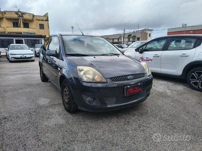 Begagnad Ford Fiesta 75 HK (55 kW) 2008 Grå Halvkombi