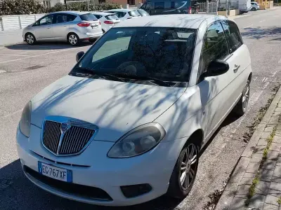 Usata Lancia Ypsilon 69 CV (50 kW) 2011 Bianco Utilitaria