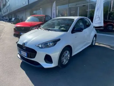 Usata Mazda 2 Center-Line 116 CV (85 kW) 2025 Bianco perlato Utilitaria