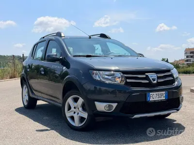 Usata Dacia Sandero Stepway 90 CV (66 kW) 2016 Grigio Berlina