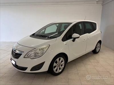 Usado Opel Meriva Cosmo 101 CV (74 kW) 2012 Blanco Monovolumen