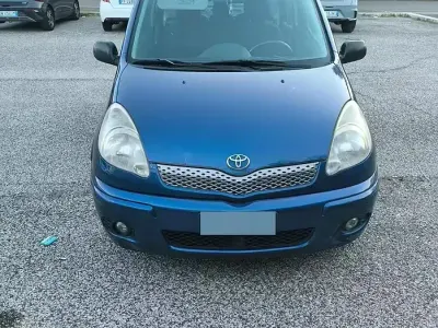 Usata Toyota Yaris Verso 84 CV (61 kW) 2005 Blu Monovolume