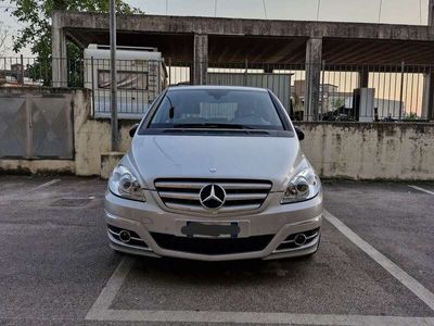 Mercedes B200