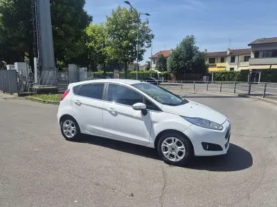 Usado Ford Fiesta 75 HP (55 kW) 2015 Branco Citadino
