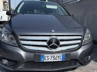 Usata Mercedes B180 Executive 109 CV (80 kW) 2013 Bronzo Utilitaria