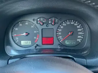 Usata VW Golf IV 105 CV (77 kW) 2002 Bluazzurro Berlina