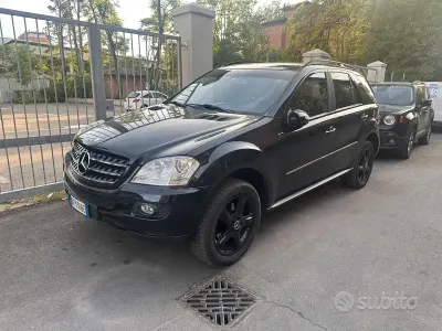Usata Mercedes ML350 272 CV (200 kW) 2009 Nero SUV