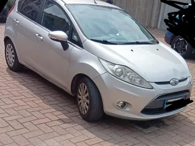 Usata Ford Fiesta Titanium 95 CV (69 kW) 2010 Grigio Berlina