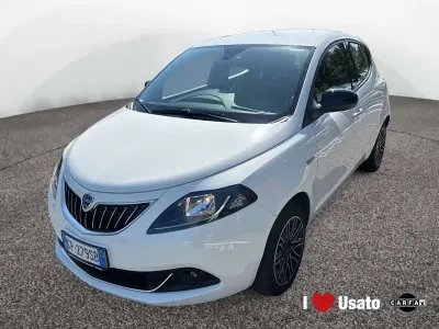 Usata Lancia Ypsilon Gold 70 CV (51 kW) 2023 Bianco Utilitaria