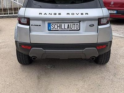 Begagnad Land Rover Range Rover evoque R-Dynamic 150 HK (110 kW) 2019 Grå SUV