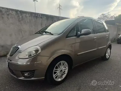 Usata Lancia Musa S 95 CV (69 kW) 2010 Giallo Monovolume