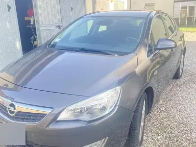 Usata Opel Astra 125 CV (91 kW) 2010 Bluazzurro Berlina