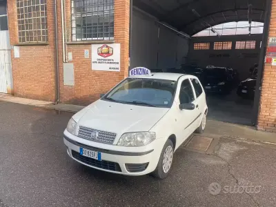 Gebraucht Fiat Punto Active 60 PS (44 kW) 2009 Weiß Kleinwagen