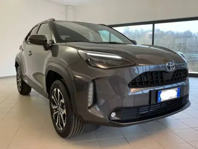 Usata Toyota Yaris Cross Trend 92 CV (67 kW) 2023 Grigio SUV