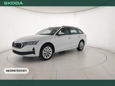 Nuova Skoda Octavia Executive 116 CV (85 kW) 2026 Bianco luna metallizzato Station wagon