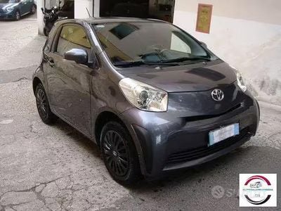 Usata Toyota iQ Trend 68 CV (50 kW) 2013 Grigio Utilitaria
