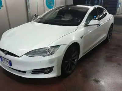 Usata Tesla Model S 566 kW (770 CV) 2015 Bianco Utilitaria