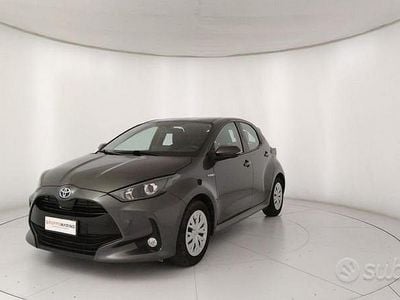 Usata Toyota Yaris Business Edition 116 CV (85 kW) 2021 Grigio Utilitaria