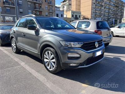 Usata VW T-Roc 150 CV (110 kW) 2019 Grigio SUV